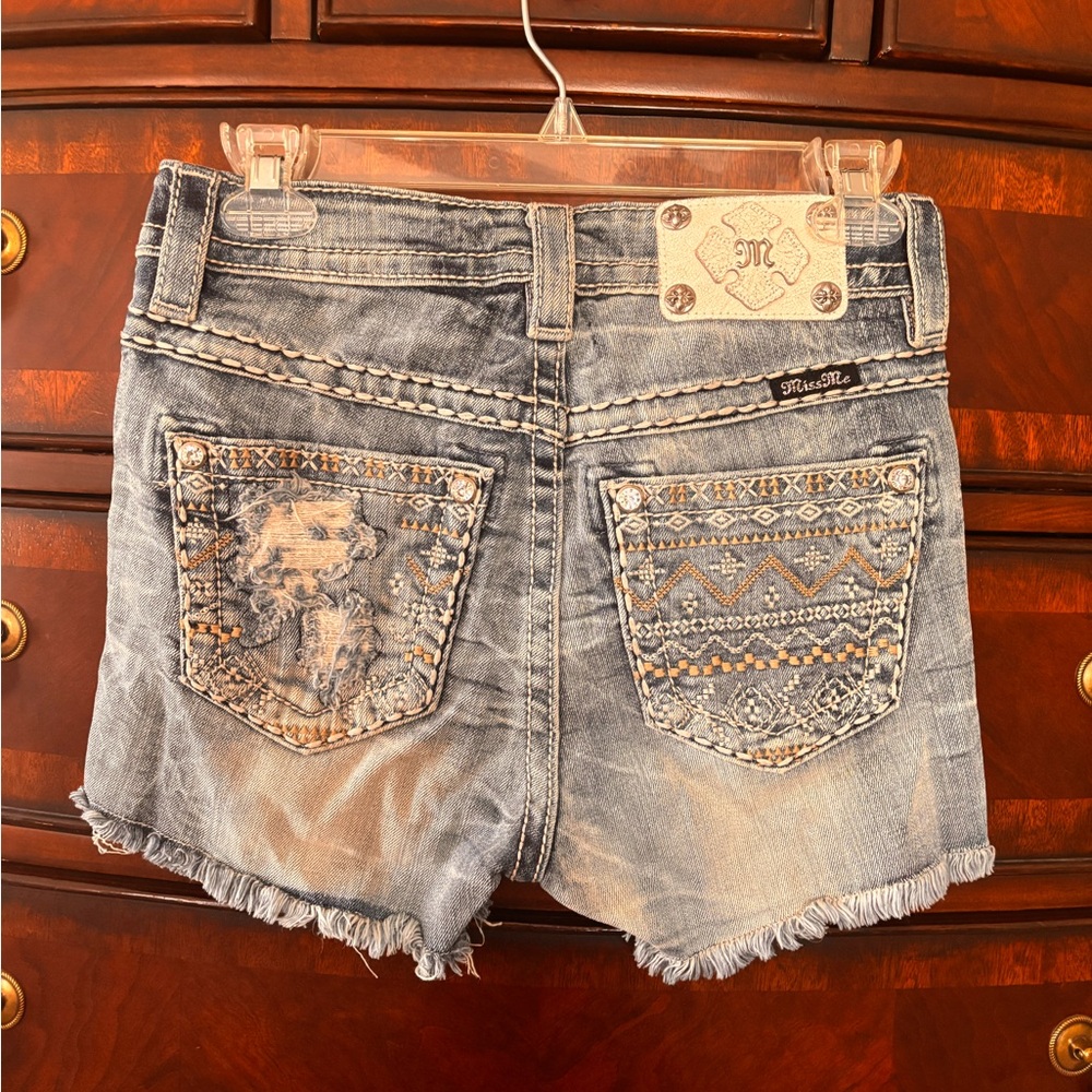 Miss Me High Rise Distressed Raw Hem Aztec Embroidered Shorts size 26 NWT